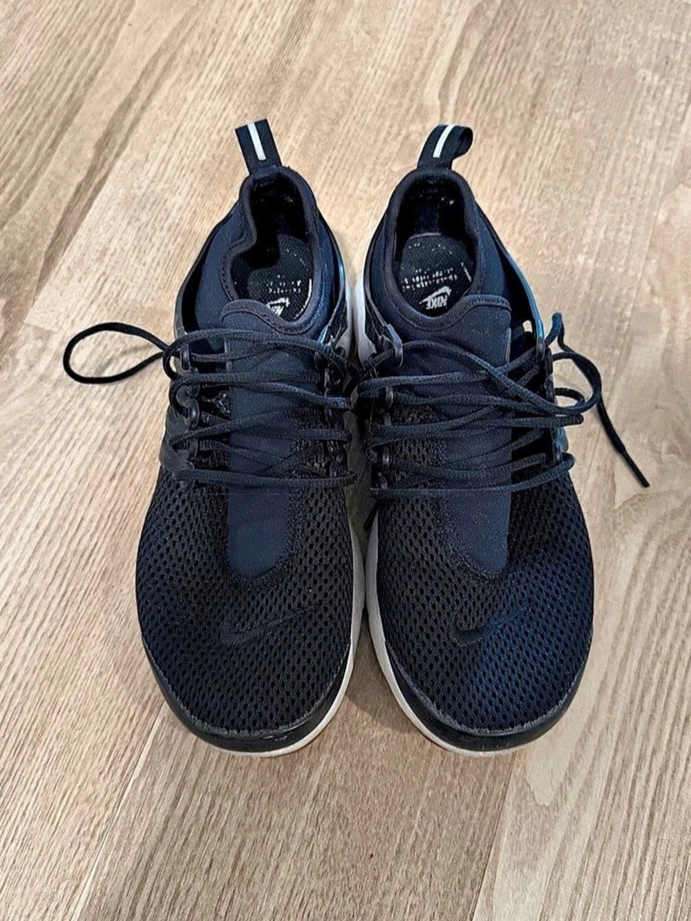 Nike Air Presto Black & White Size US 8 Women’s Athletic Shoes